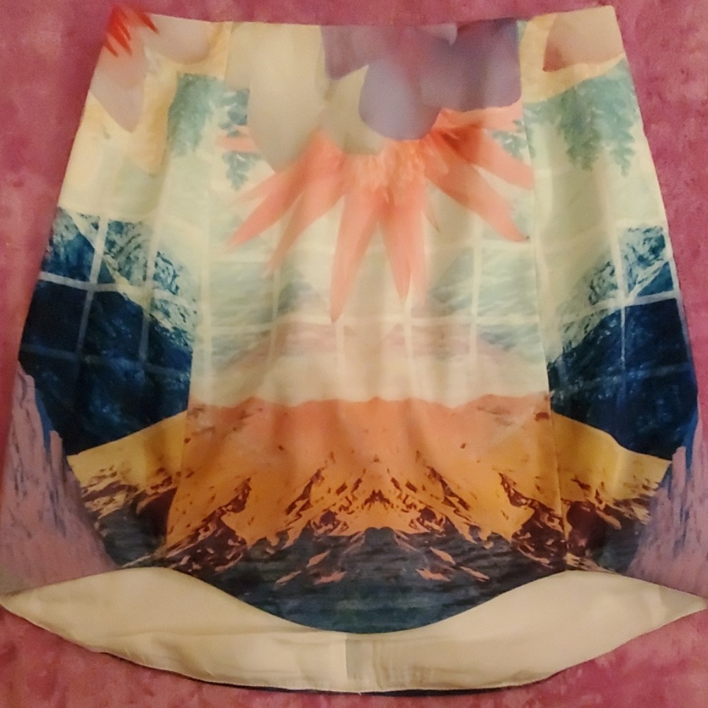 ** 7 for $25 Abstract printed skirt..